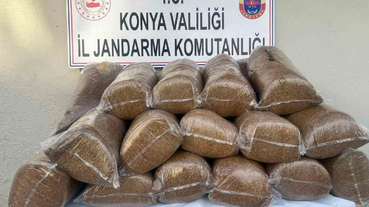 Jandarmadan kaçamadı: Otomobildeki 135 kilo kaçak tütünle yakalandı
