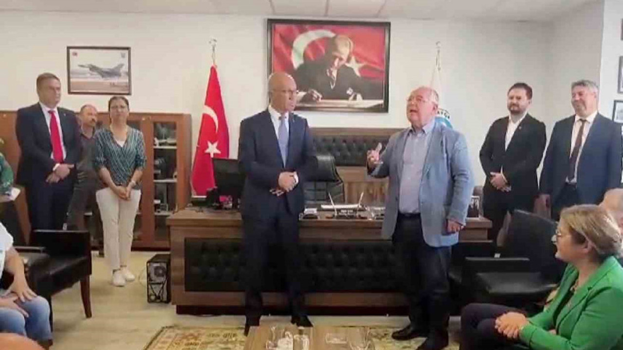 Makam teslimi sırasında eski başkandan skandal sözler!