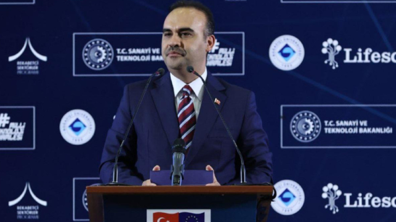 Bakan Kacır: Fikri hakları Türkiye'ye ait Sağlık Bakanlığı’ndan onay alan ilk ilaç adayı geliştirildi