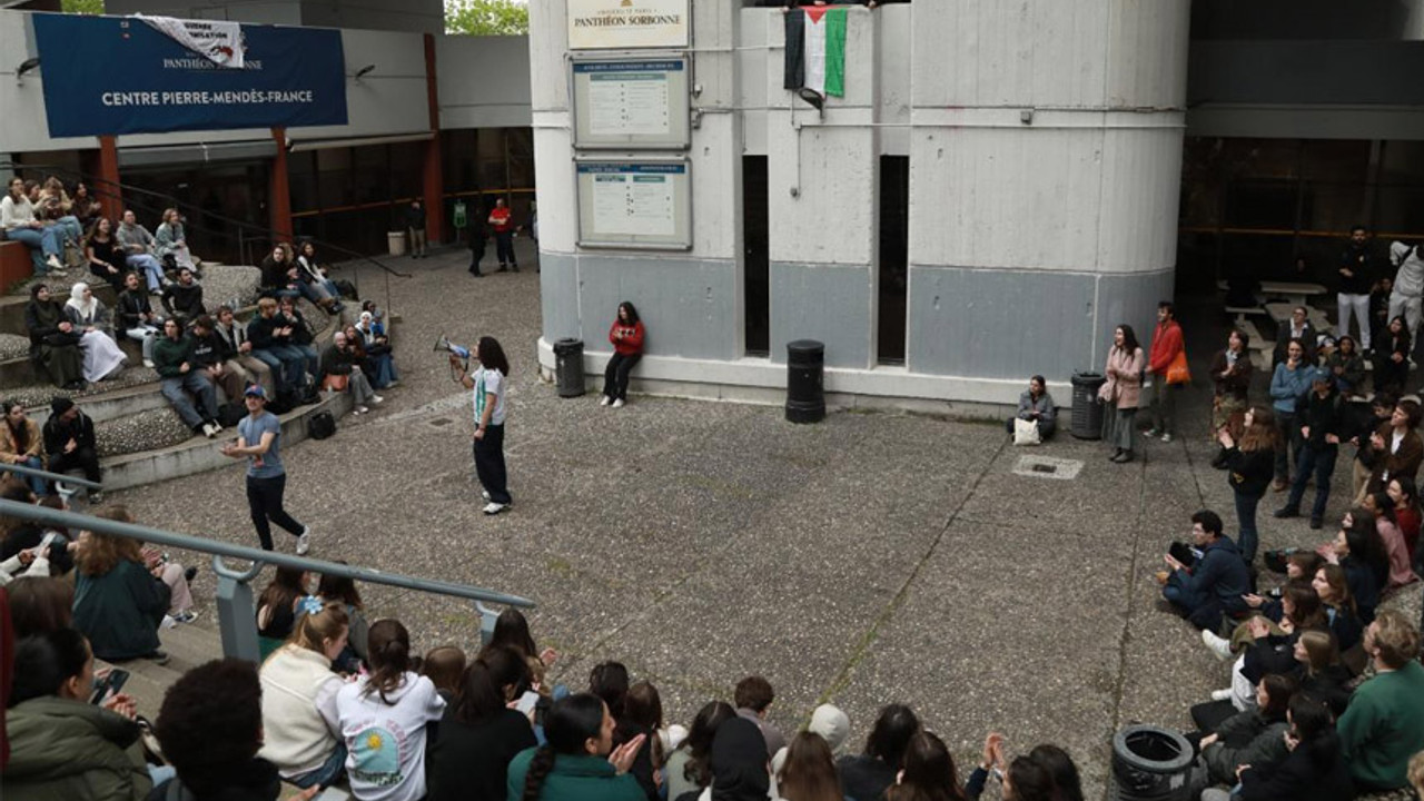 Paris'te üniversite öğrencileri eylemde: Filistin'in onuru için buradayız