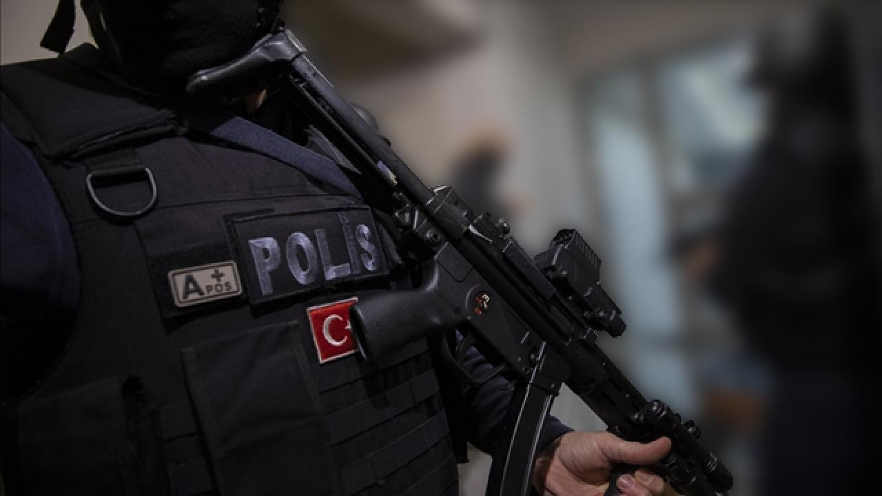 İstanbul'da suçüstü! İş insanlarını dolandıranların arasında polis memurları da var