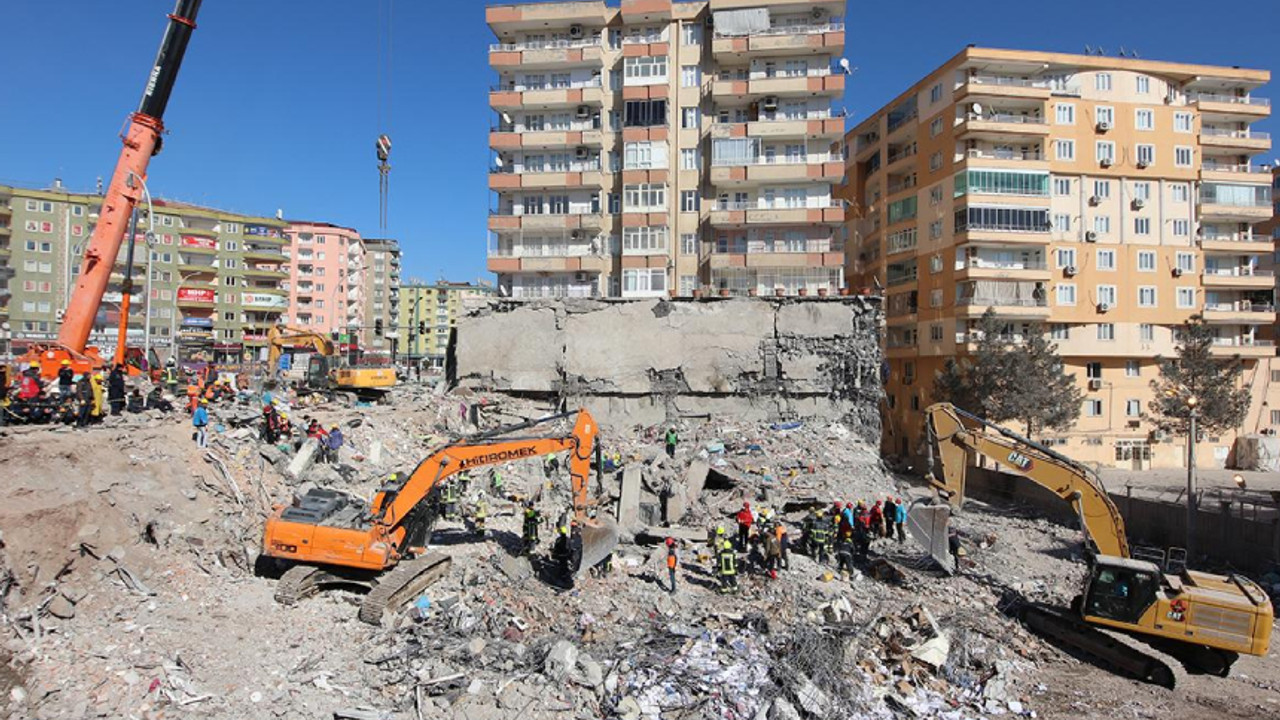 77 kişinin hayatını kaybettiği Serin-2 Apartmanı davası başladı