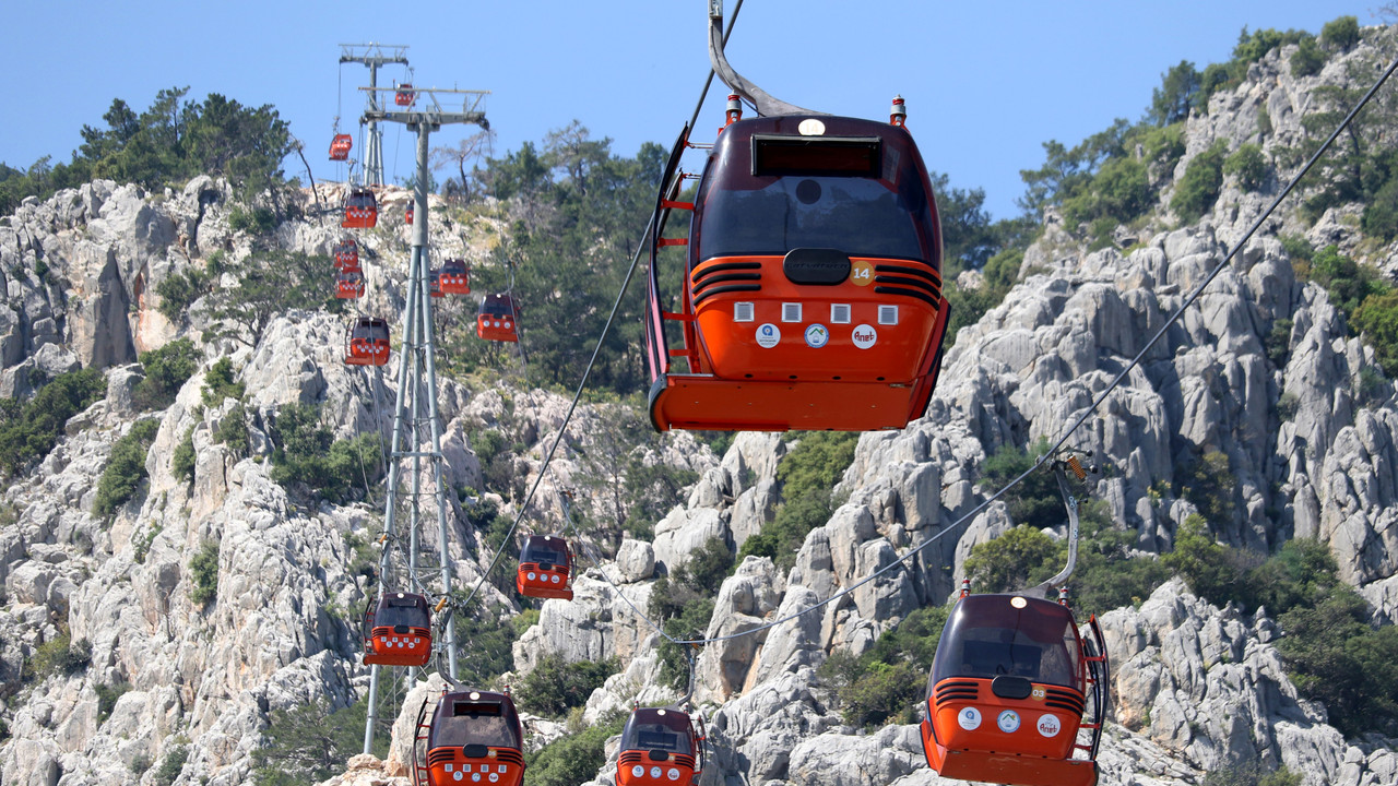 Yolcular uyarmasına rağmen teleferik çalıştırılmış!