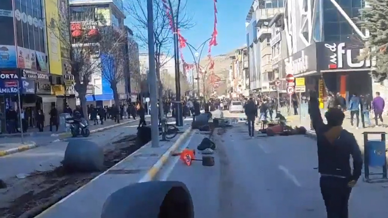 Van'da Başkan değişti! Halk ayaklandı