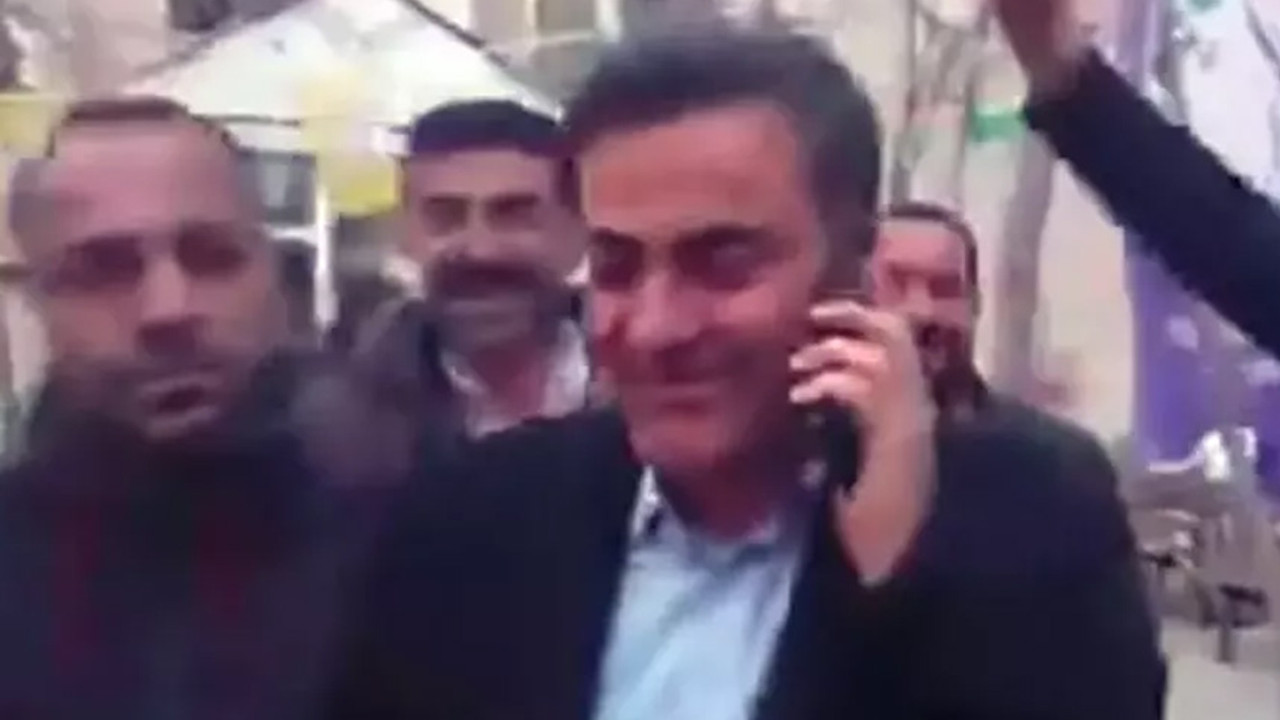 Van Belediye Başkanı Abdullah Zeydan'ın mazbata sevinci kameralara yansıdı