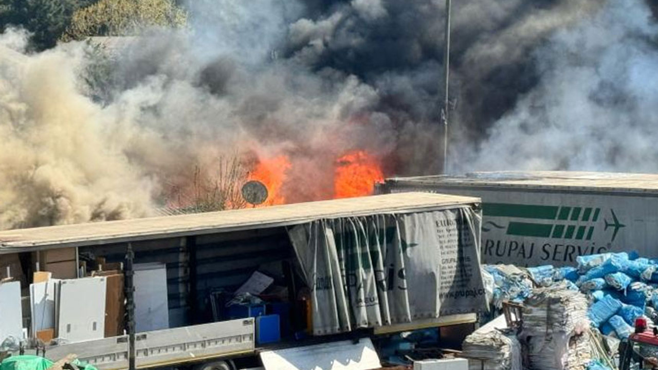 Pendik'te yediemin otoparkında yangın