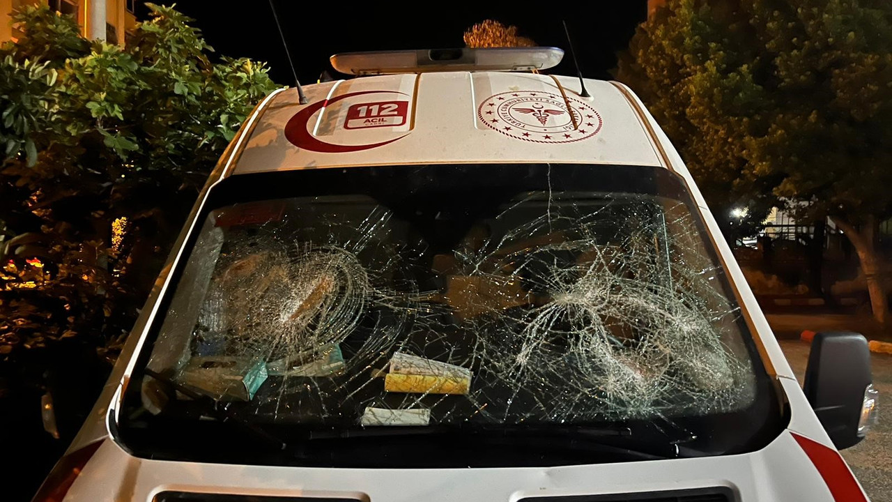 Sağlık çalışanlarına kürekli saldırı