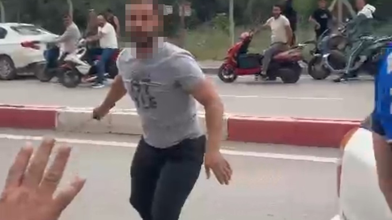 Esnaftan zabıtaya bıçaklı saldırı!