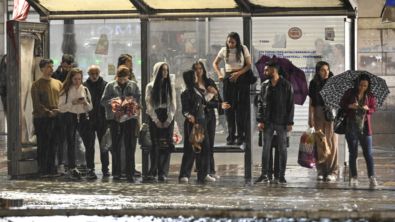 Ankara’da çalışmalar sürerken yağış yeniden başladı