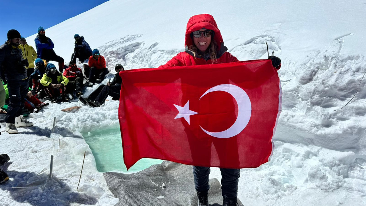 Everest'te 3 derecelik suda 5 dakika kaldı! Dünya rekorunu kırdı
