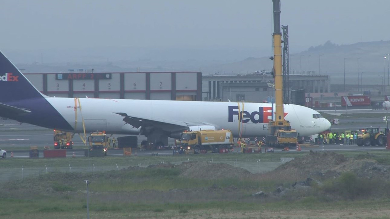 Uçağı gövde üzerine indiren kadın pilotmuş!