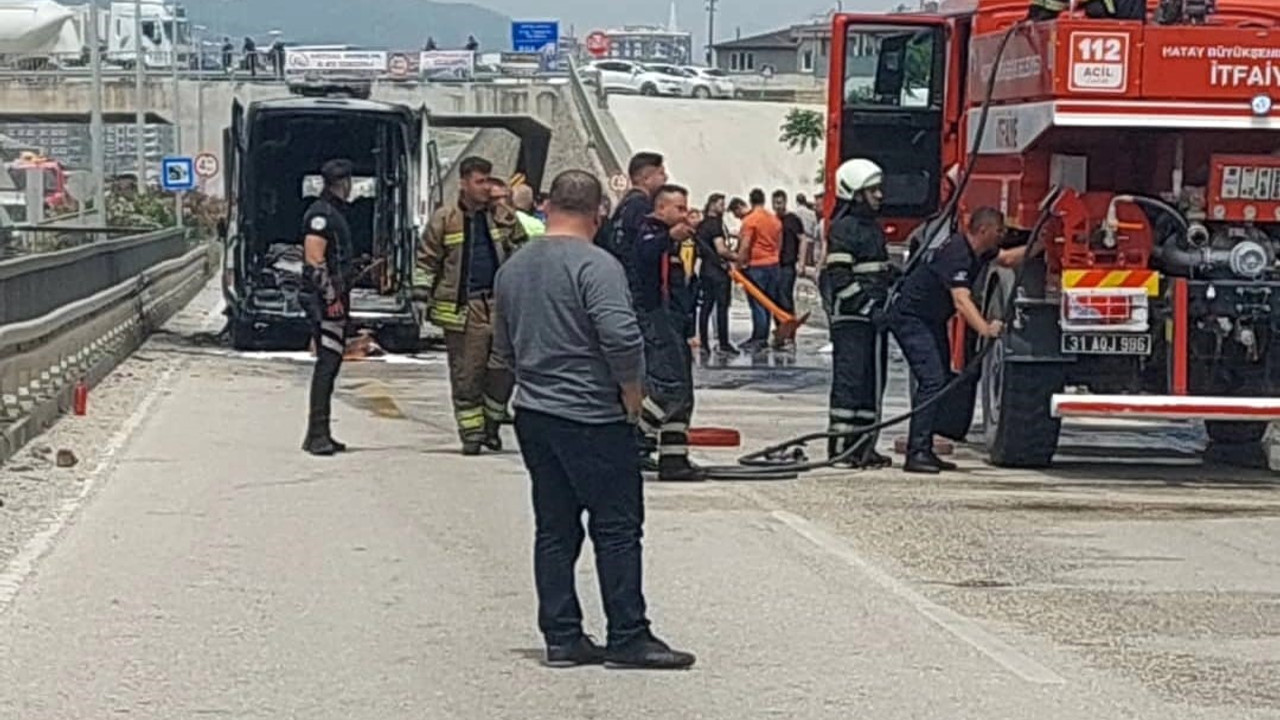 Hasta taşıyan ambulans küle döndü