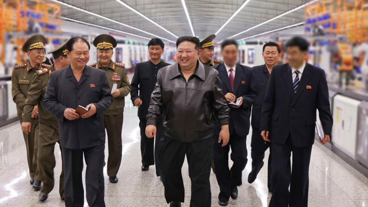 Kim Jong-Un silah fabrikalarını denetledi