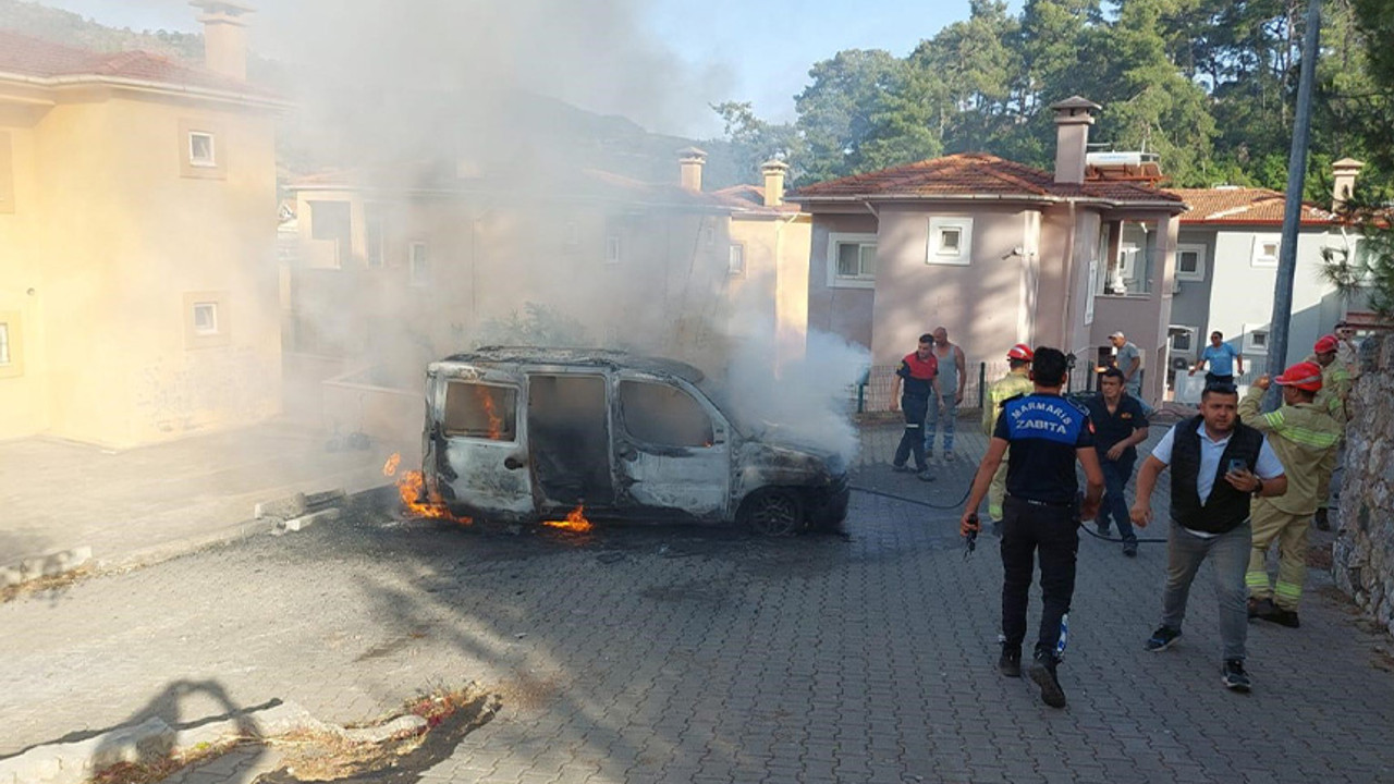 Marmarisli Neron, kendi evi ve arabaları ateşe verdi!