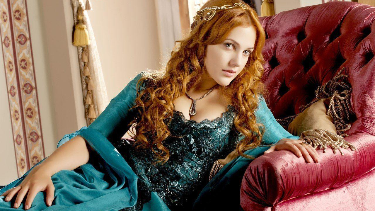 Meryem Uzerli Cannes'te film festivaline katıldı
