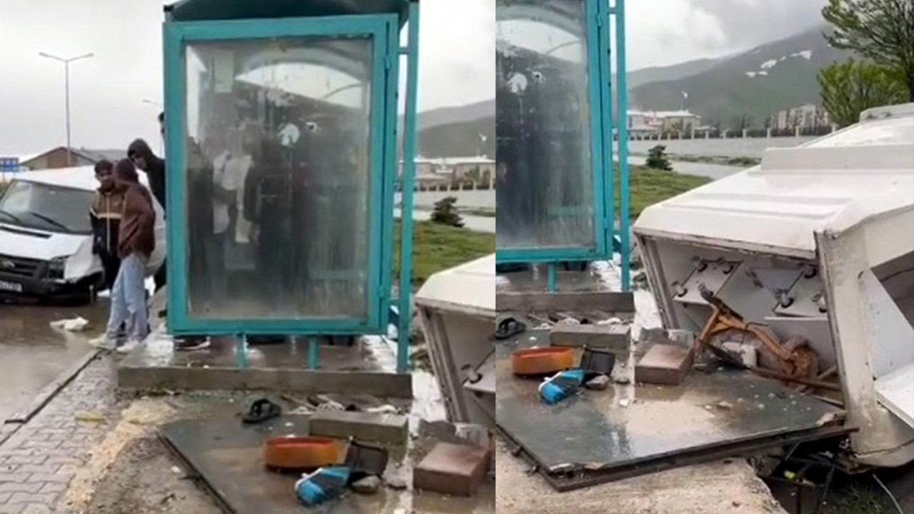Minibüs kaldırımda yürüyenlere çarptı: 1 ölü 2 yaralı