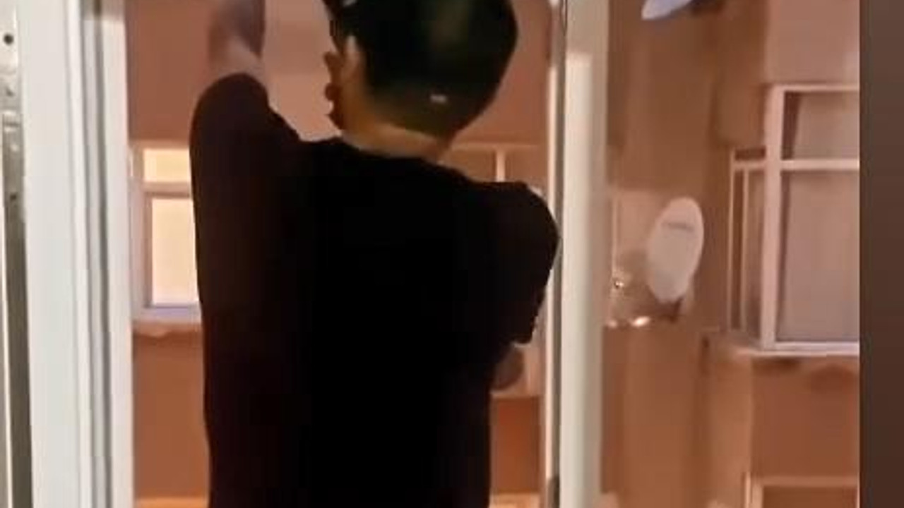 Evinin penceresinden sarkıttığı pompalı tüfekle rastgele ateş edip sosyal medyada paylaştı: Gözaltında!