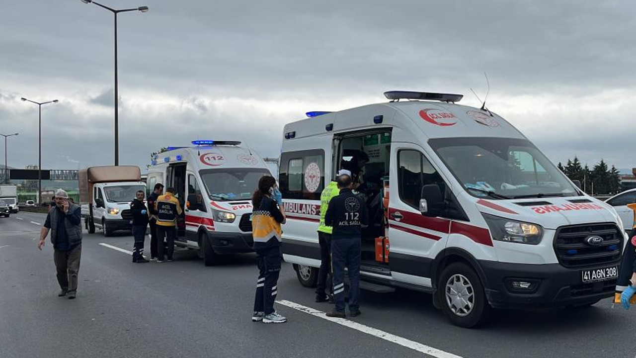 TEM Otoyolu'nda 3 araç çarpıştı! Yaralılar var