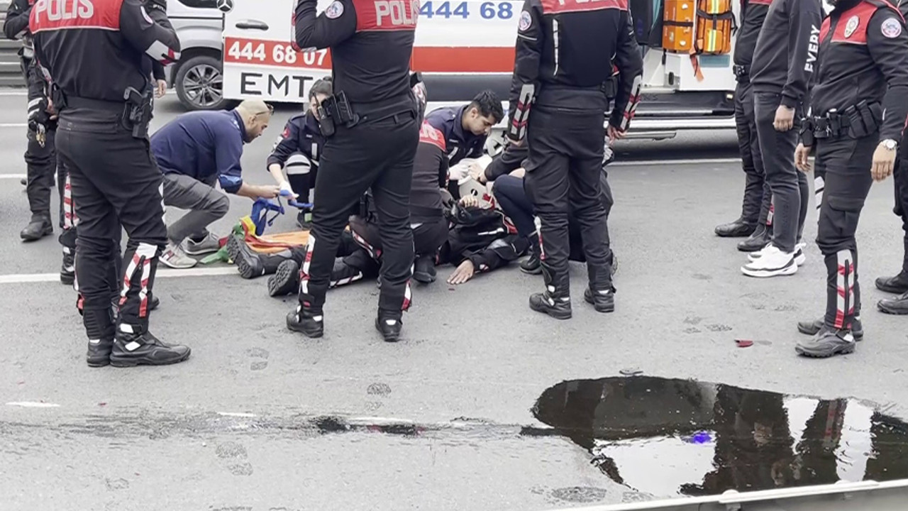 D-100 karayolunda motosiklet kazası: 2 polis yaralandı