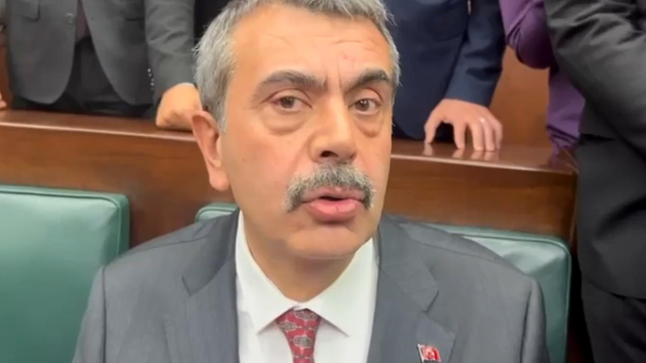 Yusuf Tekin'den 'müfredat' eleştirilerine: Okuyarak eleştirsinler!