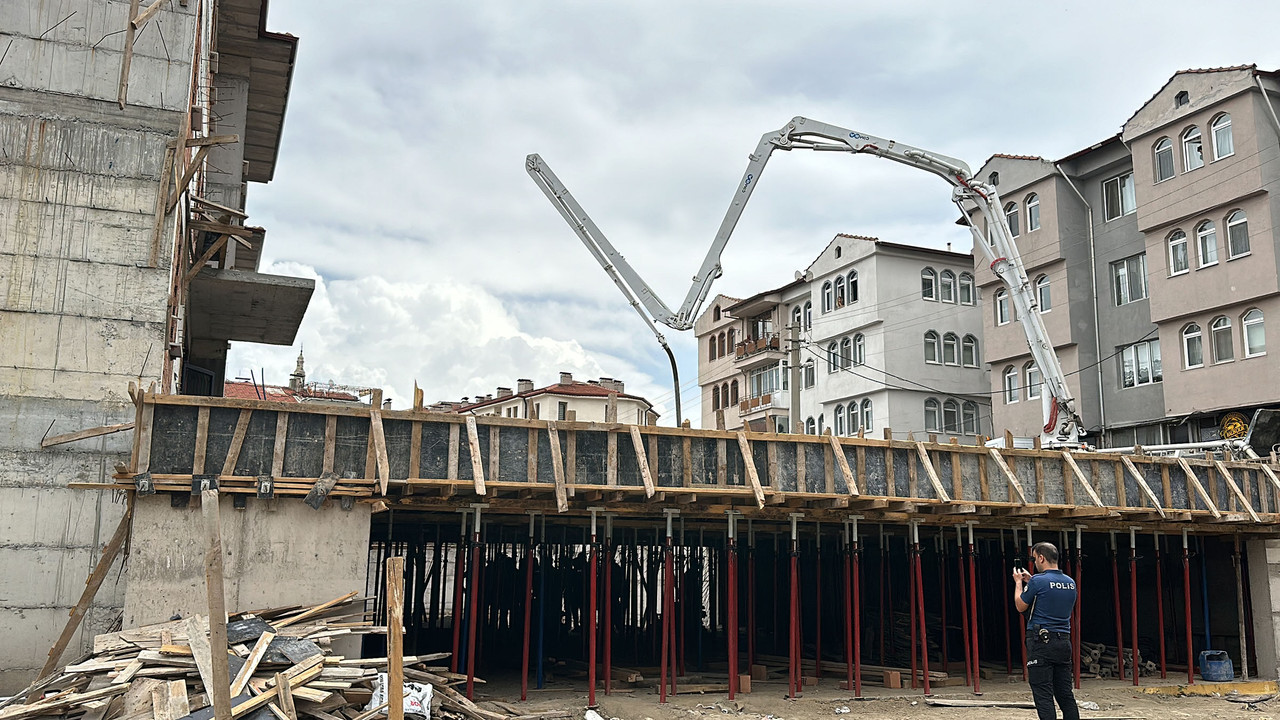 İnşaatta beton dökümü sırasında çökme: 5 işçi yaralı