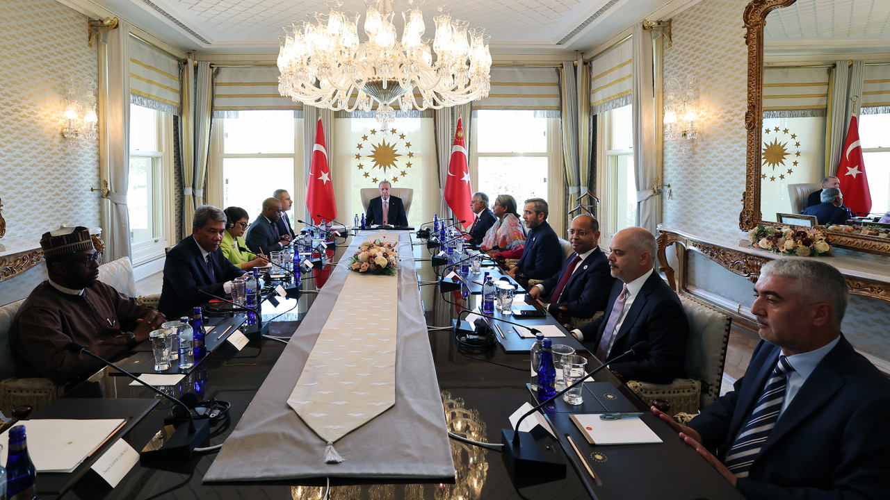 Cumhurbaşkanı Erdoğan D-8 Dışişleri Bakanlarını kabul etti