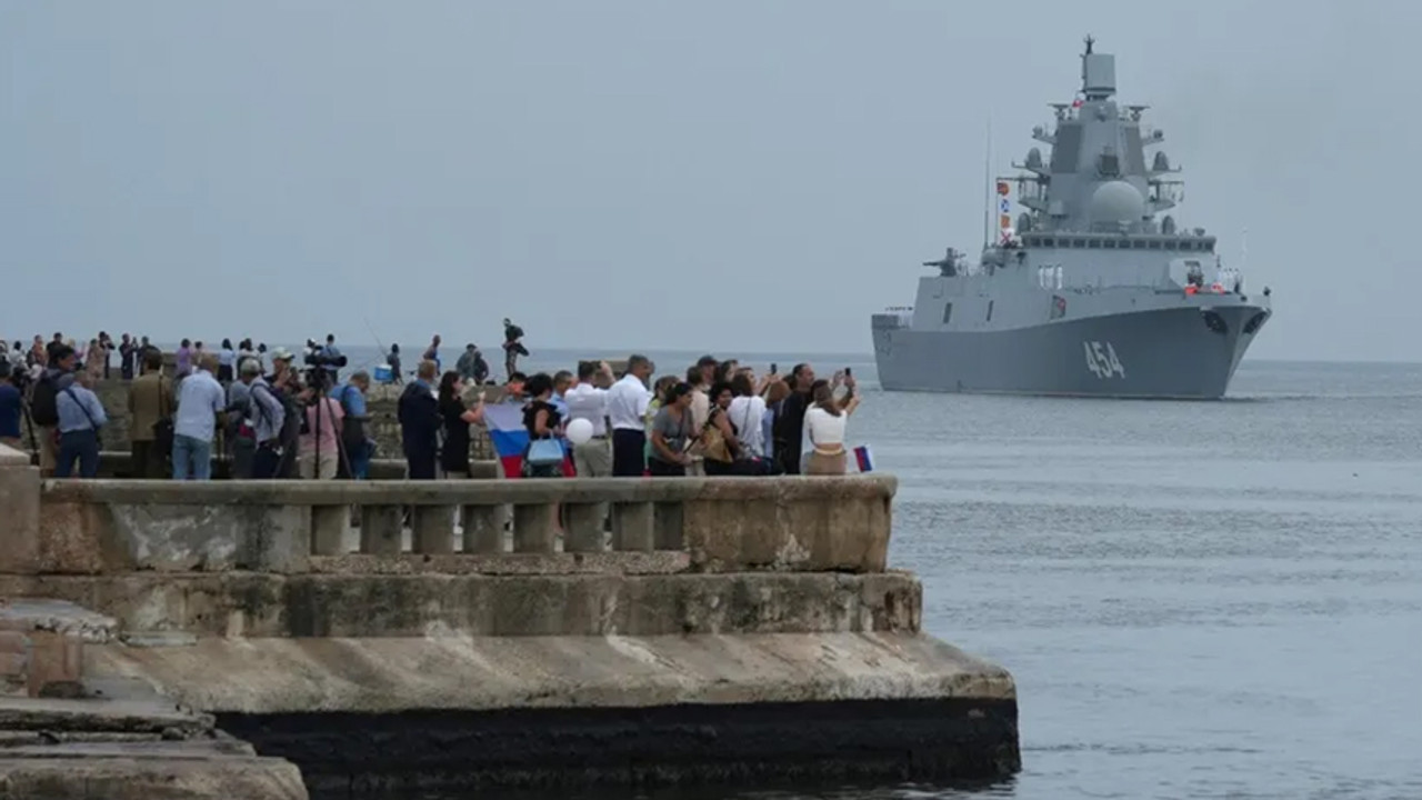 ABD, Küba'ya giden Rus deniz filosuna karşı bölgeye savaş gemileri ve uçak gönderdi