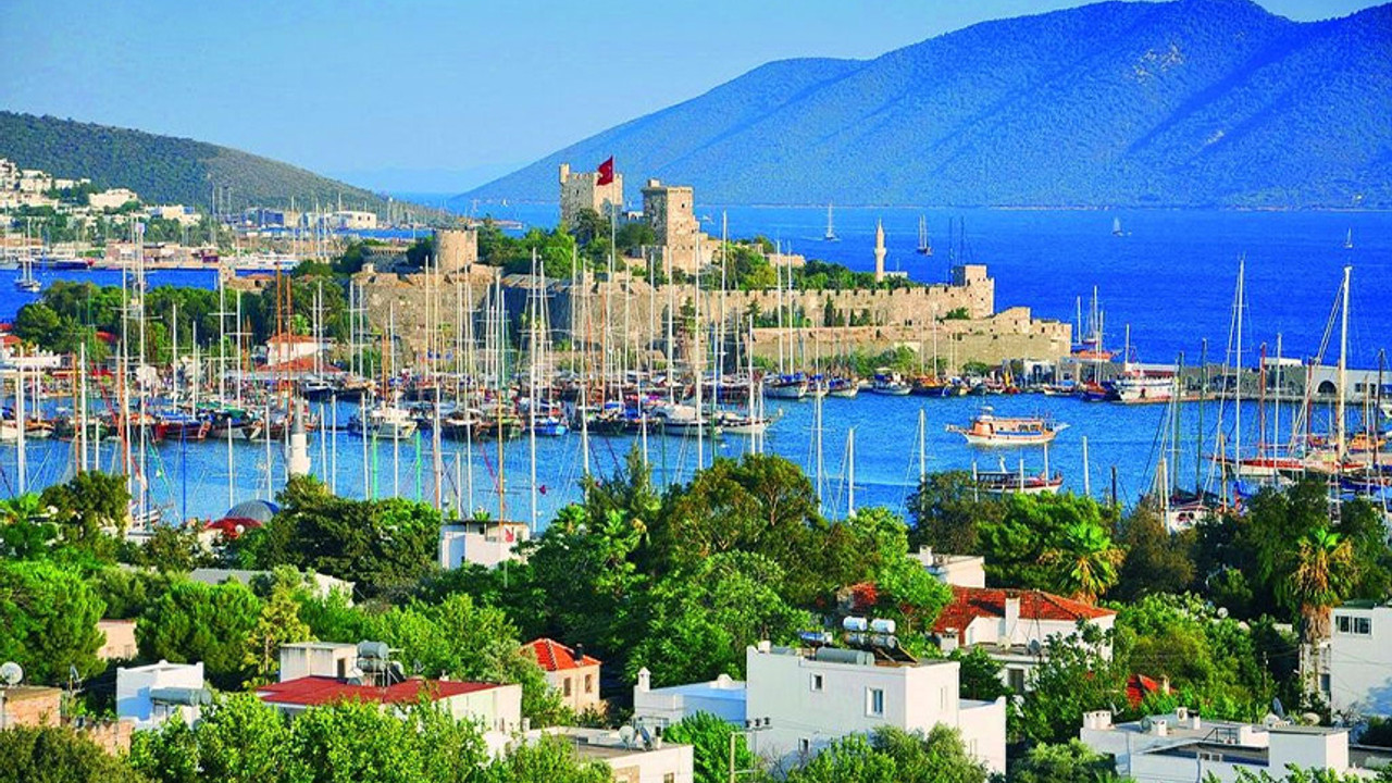 Bodrum, doldu taştı! Son 24 saatte 20 bin araç giriş yaptı!