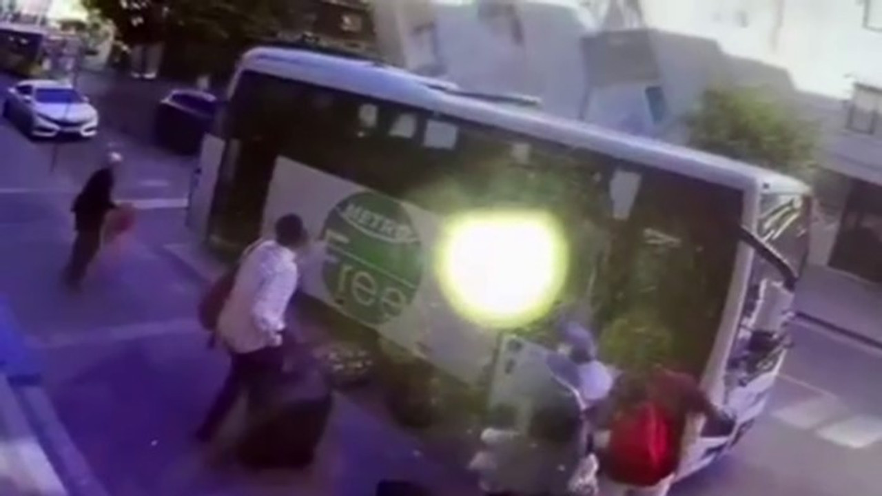 Küçükçekmece'de binanın çöküşü güvenlik kamerasında
