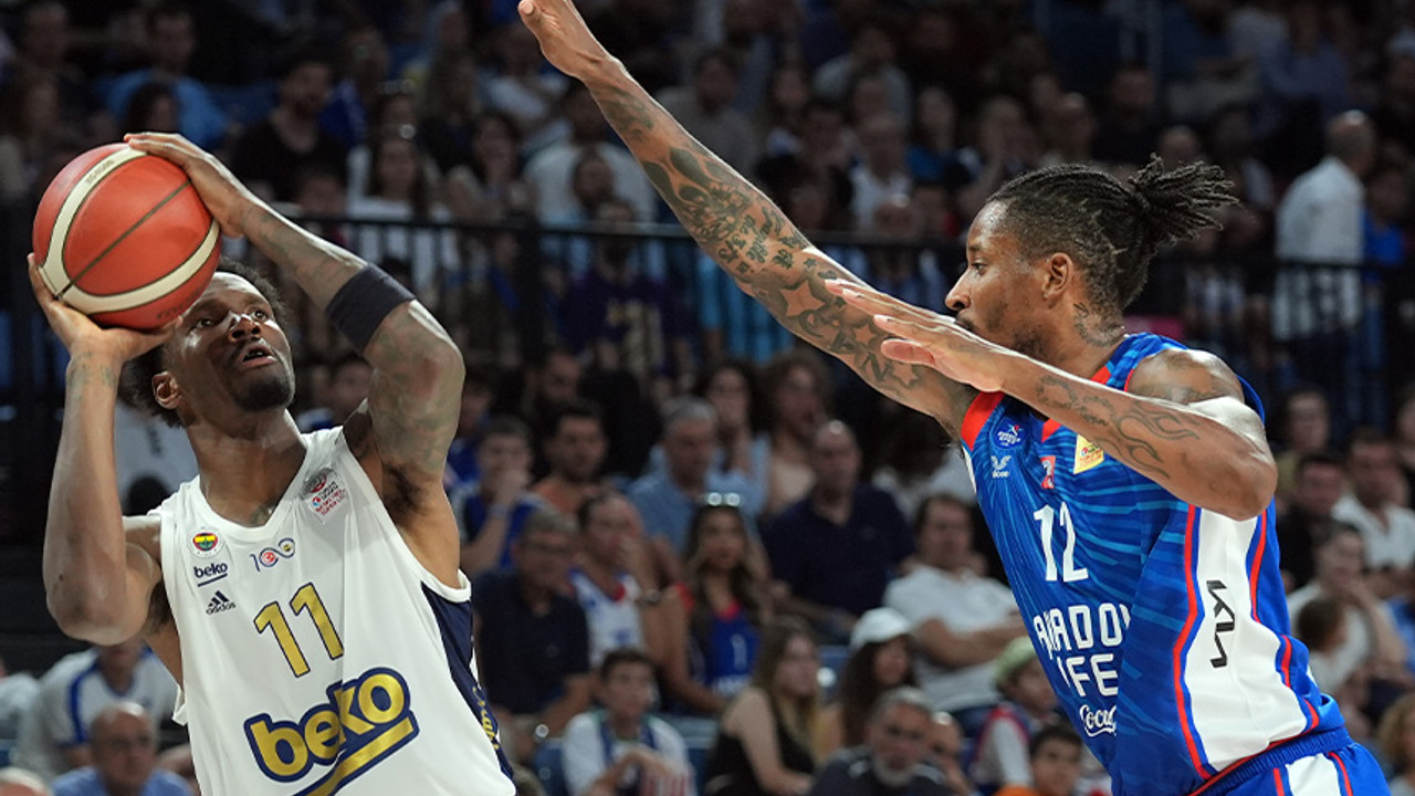Fenerbahçe Beko, deplasmandaki final serisinin ilk maçında avantajı kaptı. Anadolu Efes-Fenerbahçe Beko: 74-85