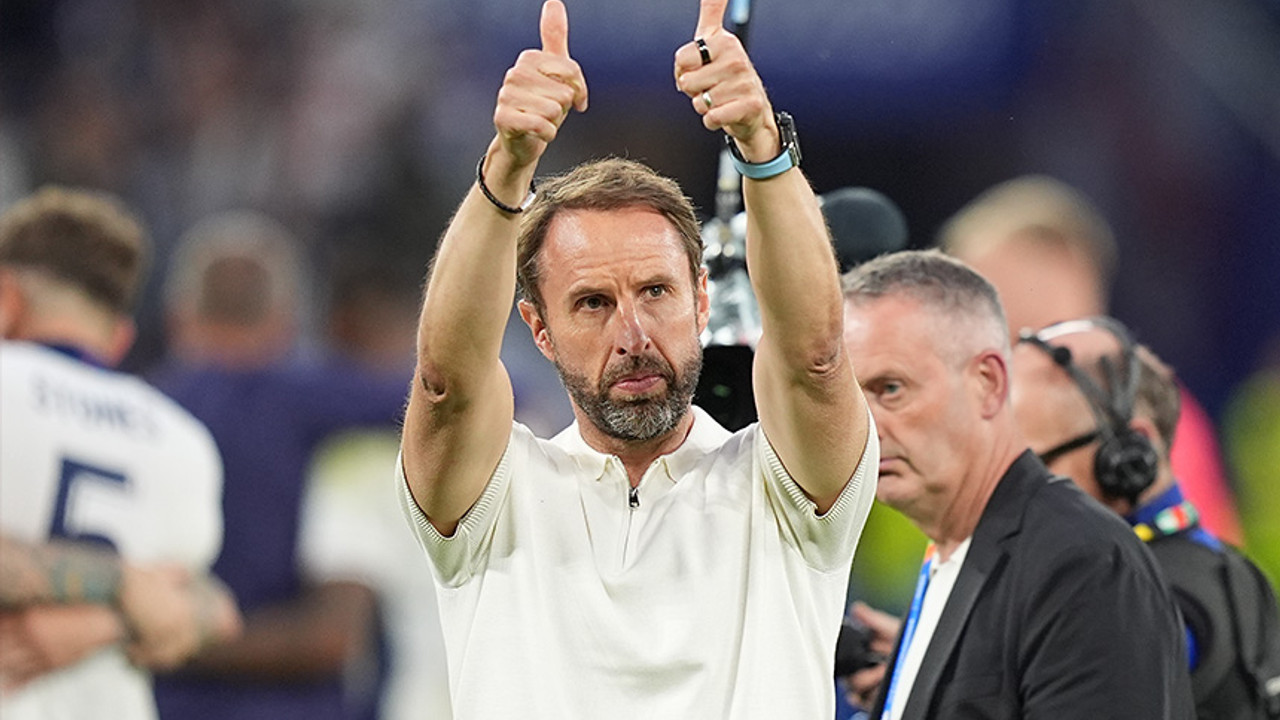 İngiltere, EURO 2024'de çeyrek finale kaldı. İngiliz yıldız Bellingham'ın rakip kulübeye hareketi tepki çekti