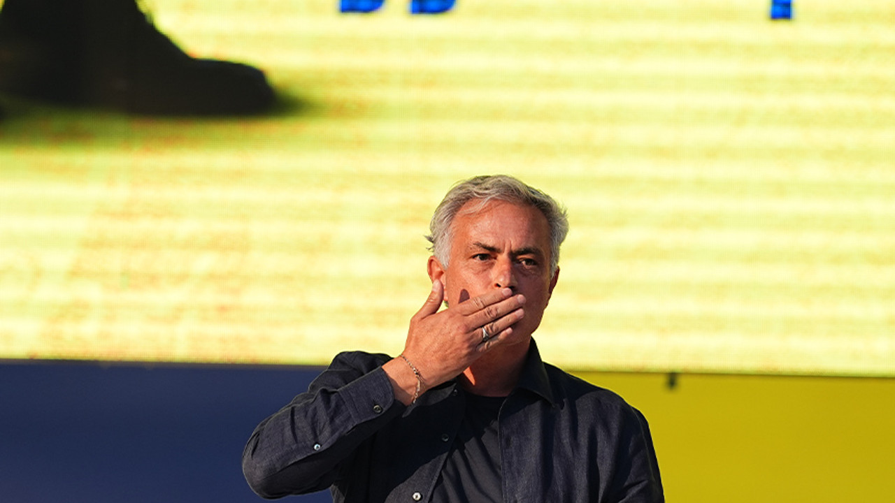Mourinho imzaladı: "Şu andan itibaren sizin hayalleriniz benim hayallerim"