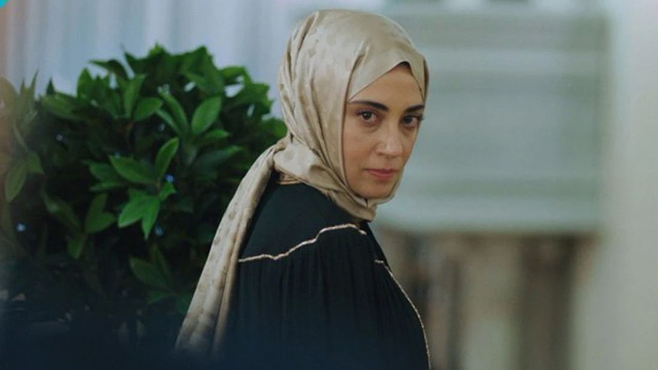 Kızıl Goncalar’ın başarılı ismi “Kızılcık Şerbeti”ne geliyor!