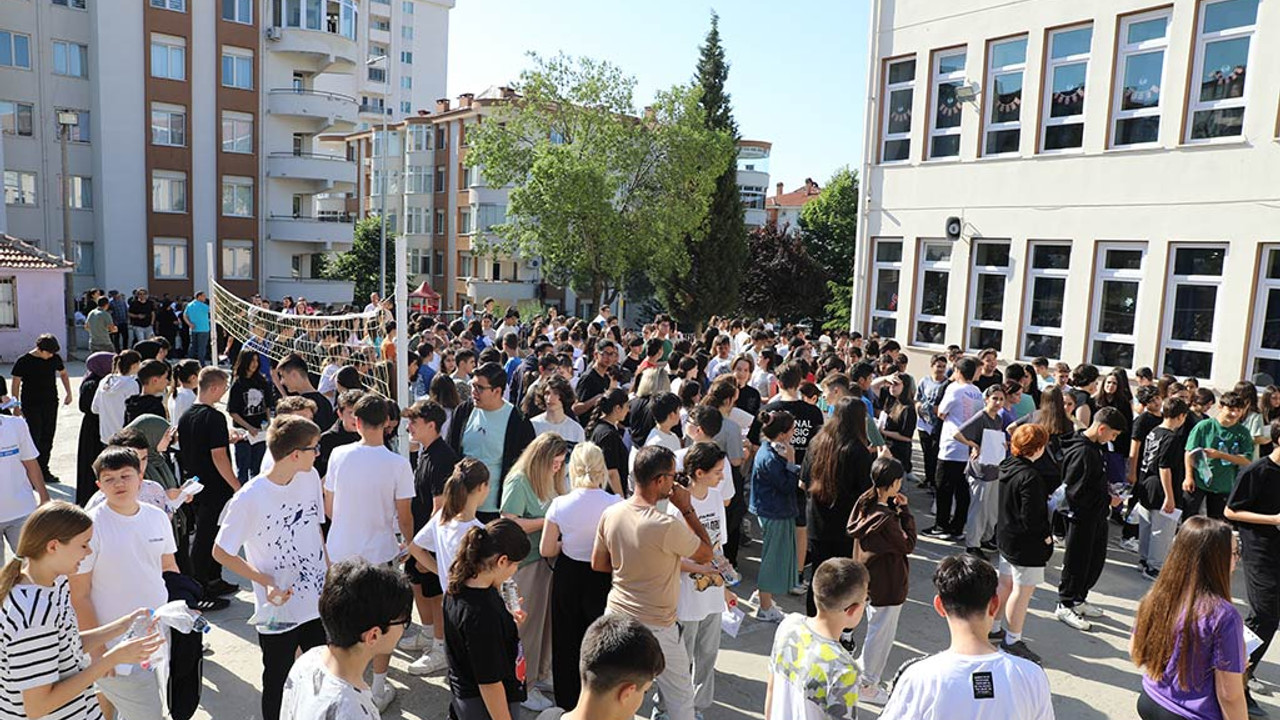1 milyon 38 bin öğrenci için LGS heyecanı başladı