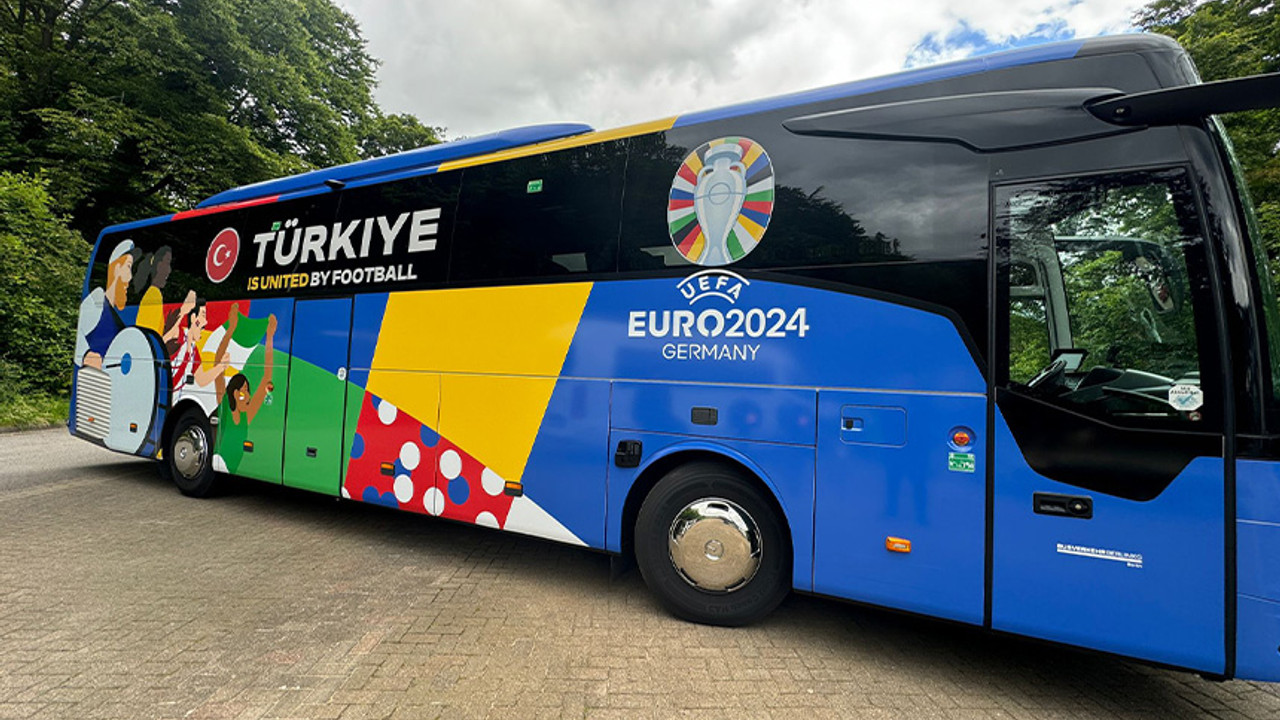 Özel olarak hazırlanan milli takım otobüsü, Almanya’da Ay-yıldızlıları bekliyor