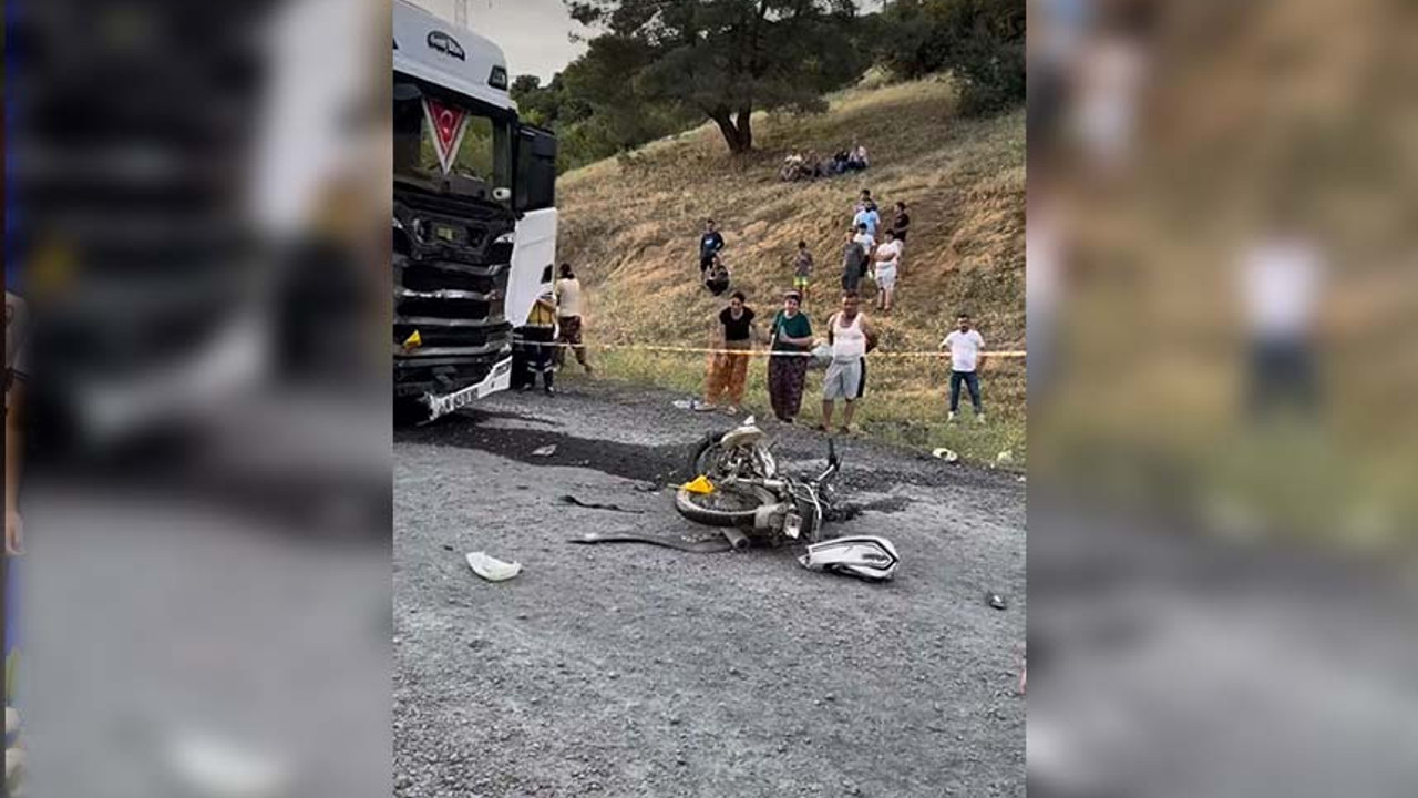 Çanakkale’de TIR motosiklete çarptı: 2 ölü