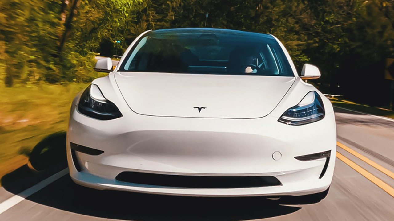 125 bin Tesla, geri çağrılacak! Sebebi: Emniyet kemeri uyarı sistemi...