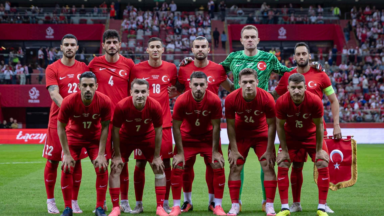 'Yer Gök Kırmızı Beyaz' Taraftar hazır