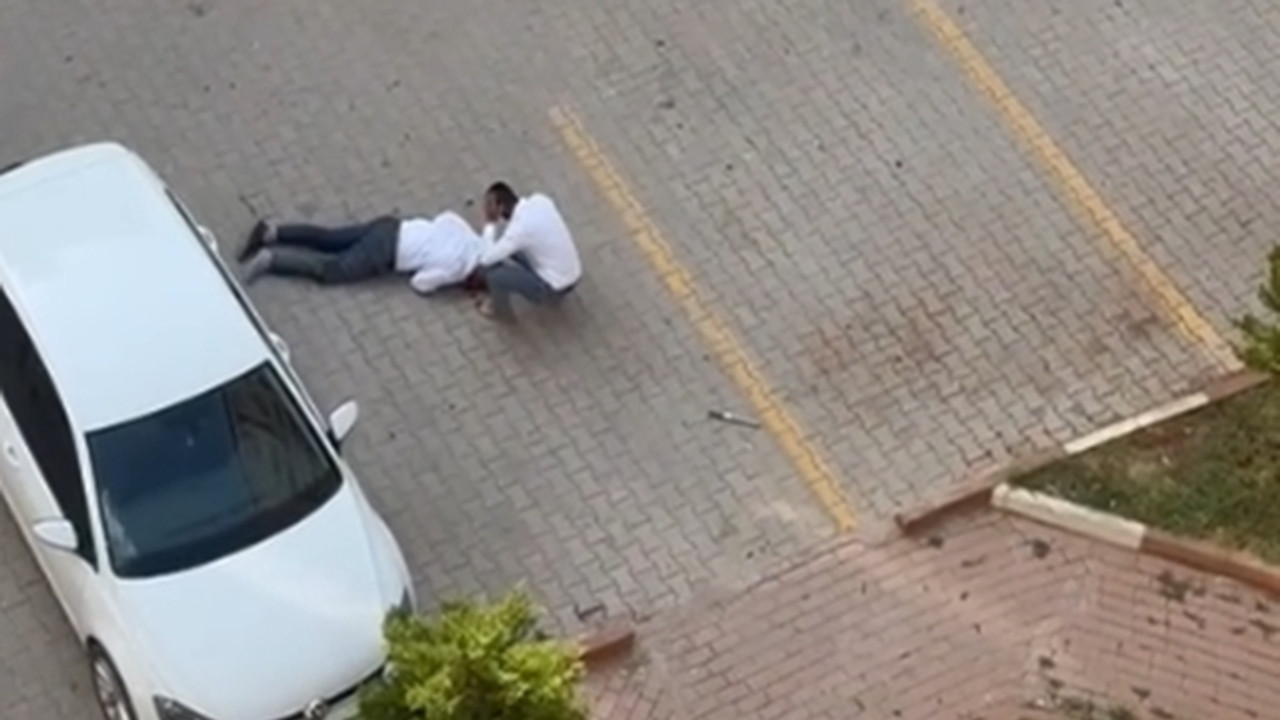 Baba ve oğluna tekme tokat dayak kamerada: Kanlar içinde yerde kaldılar