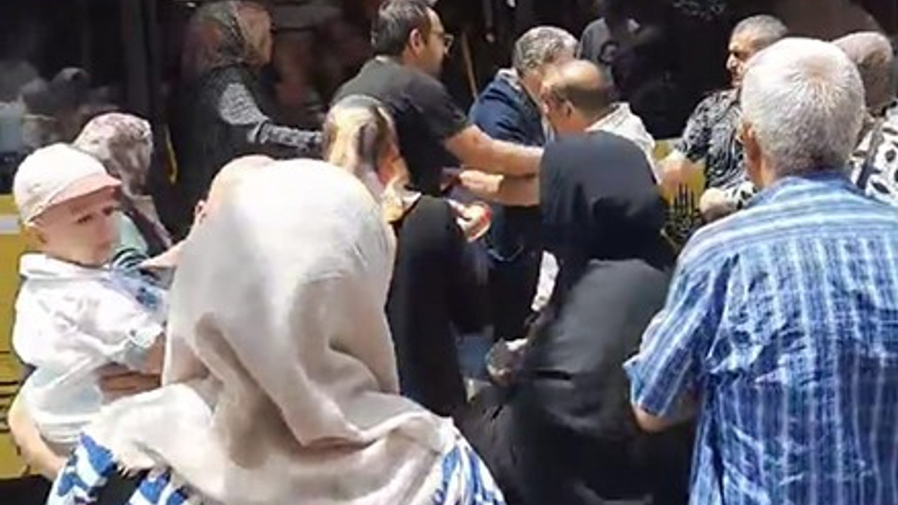 İETT otobüsünde 'yer tartışması' yumruklu kavgaya dönüştü