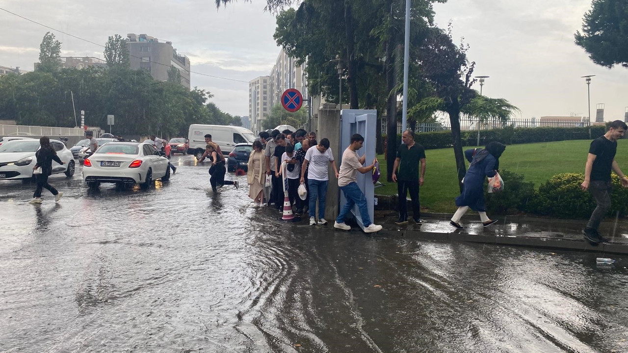 Yollar göle döndü!