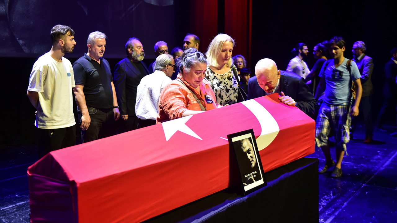Kenan Işık için AKM'de tören: Sevenleri onu yalnız bırakmadı...