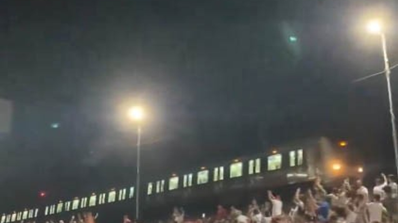 Makinist Marmaray'ı durdurup, milli maçı izledi: O anlar kamerada