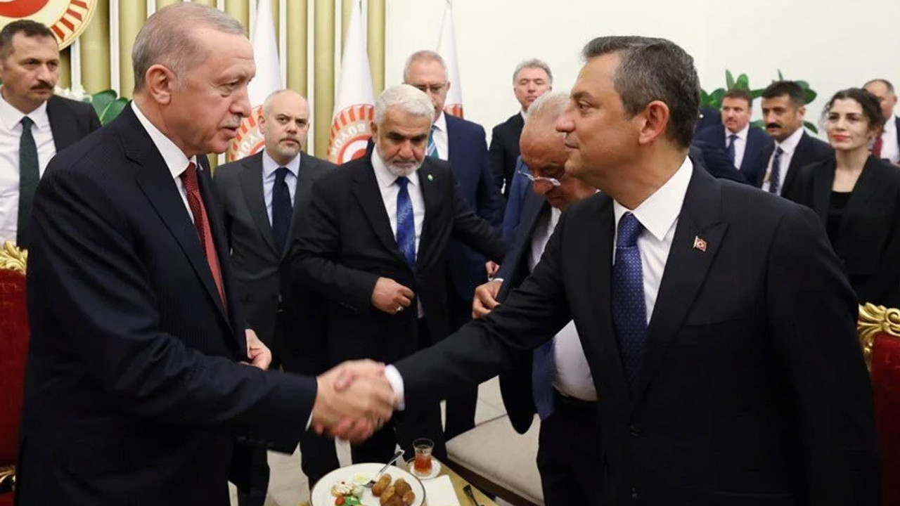 Cumhurbaşkanı Erdoğan'ın mesajı yarıda kesildi! İlk tepki CHP Genel Başkanı Özgür Özel'den geldi