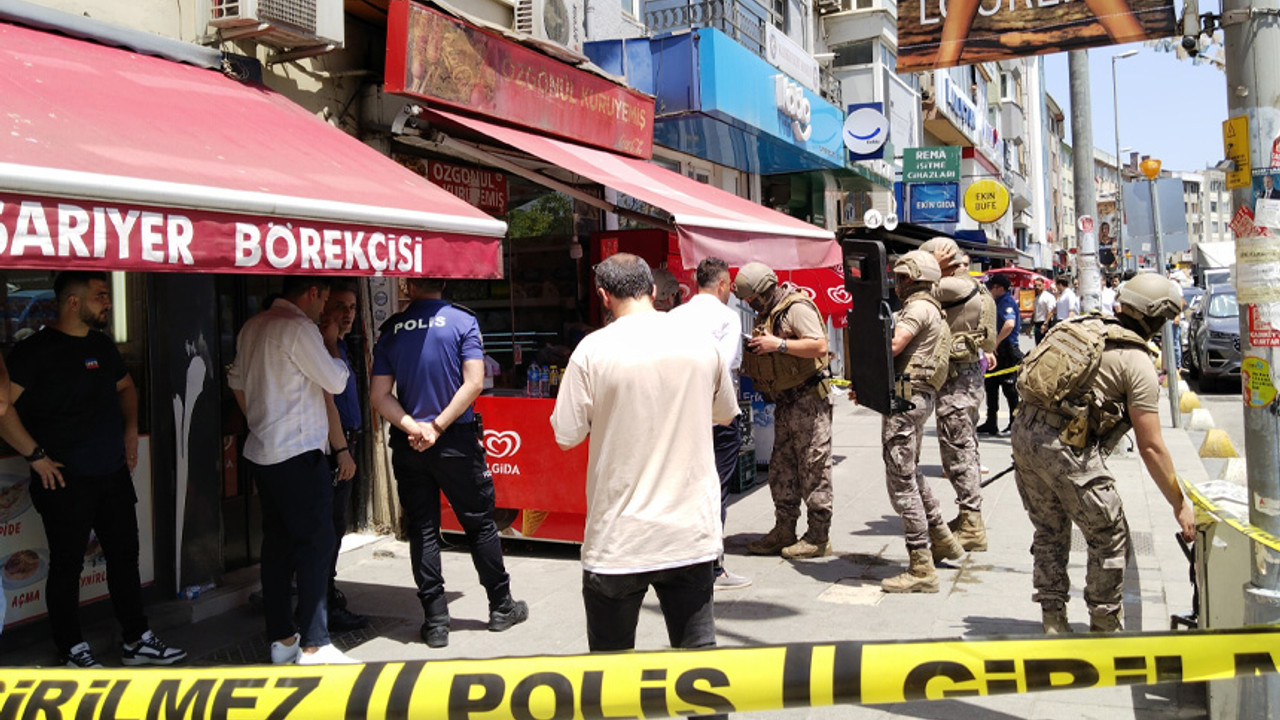 Kadıköy'de rehine krizi: Kuruyemişçiyi rehin aldı!
