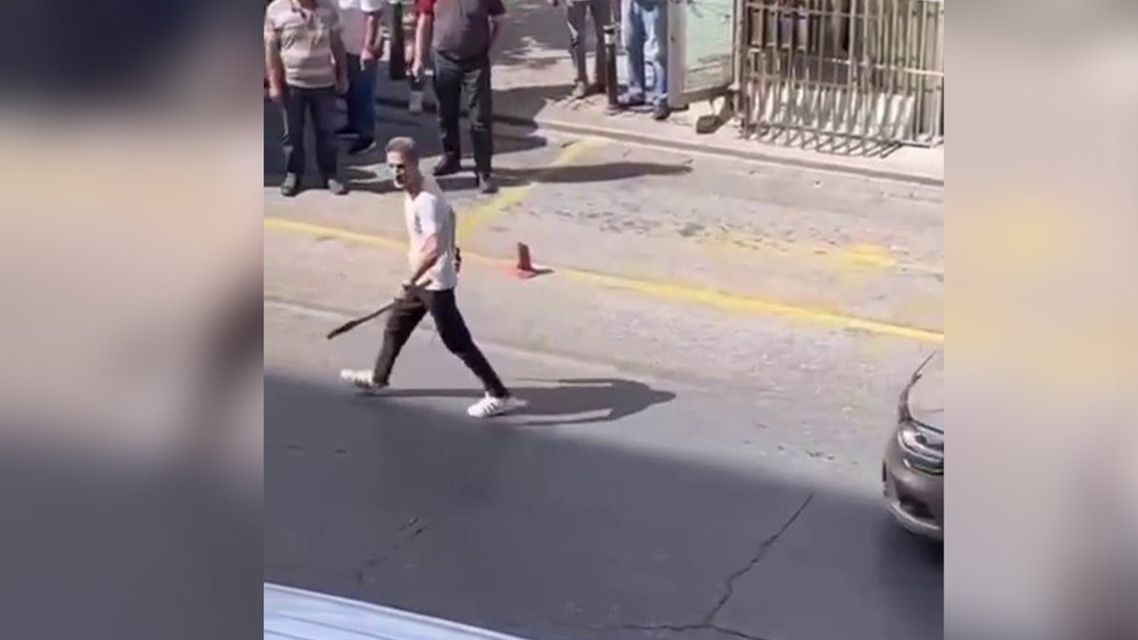 Samuray kılıçlı maganda trafikte terör estirdi: O anlar kameralara yansıdı