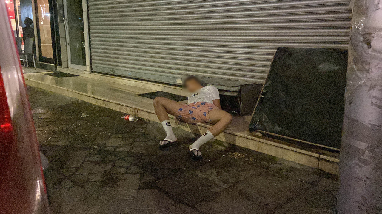 Sokak ortasında sızdı gören öldü zannetti!