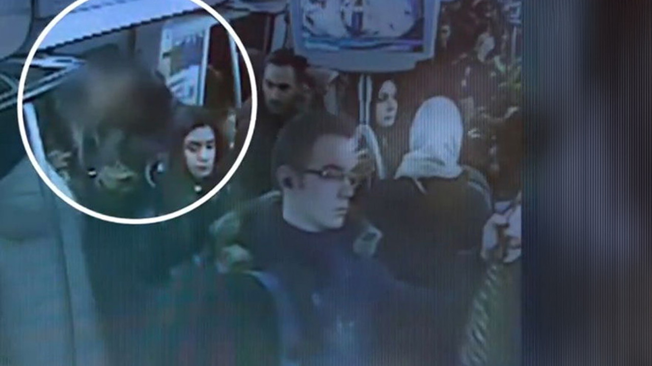Metroda skandal taciz! Kimseyi umursamadan küçük kızı öptü