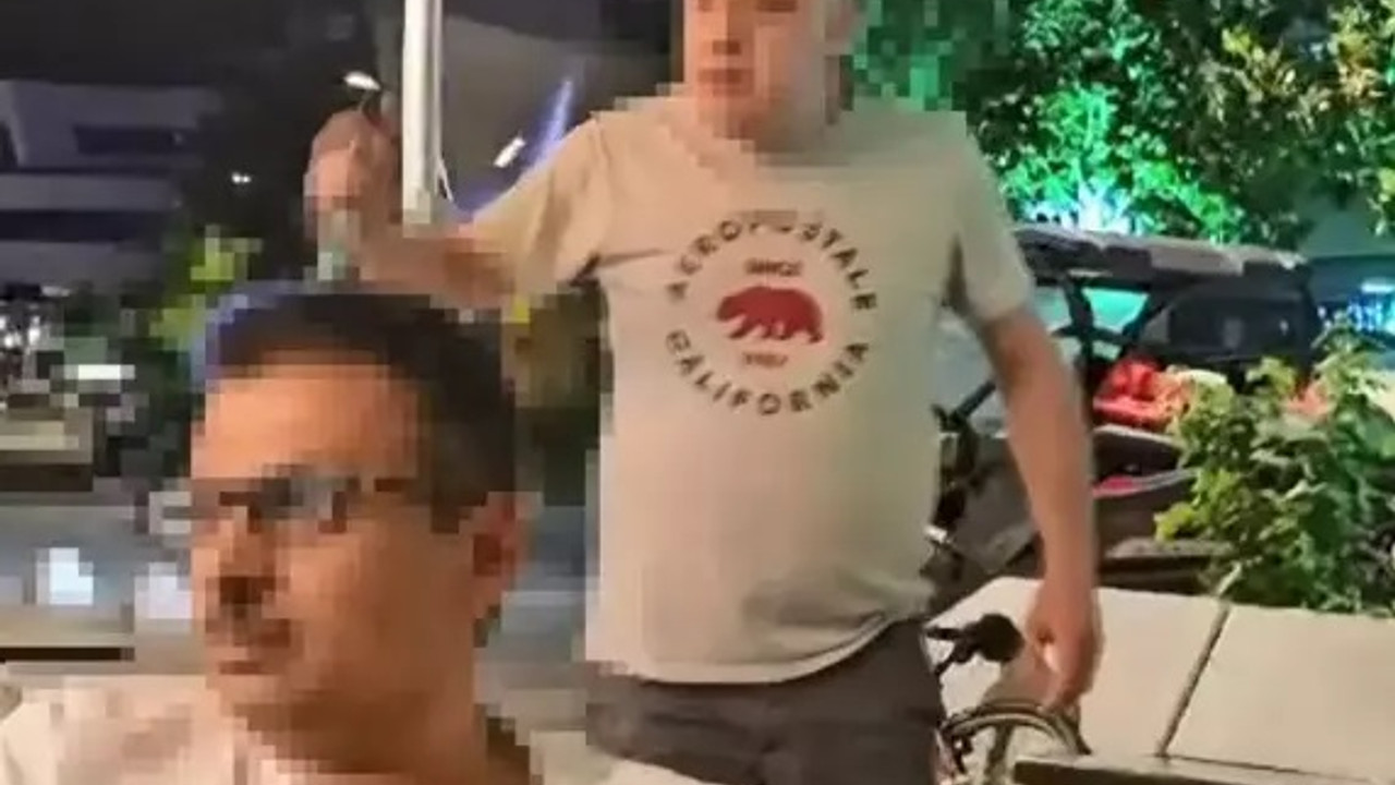 Sarıyer'de dehşet anları! Elinde bıçakla yabancı turistleri tehdit etti