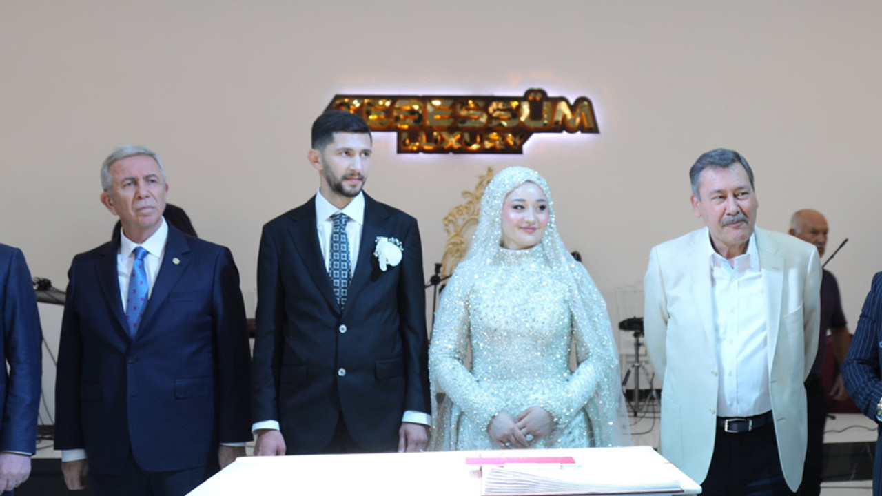 Gündem olan fotoğraf! Mansur Yavaş ile Melih Gökçek nikah şahidi oldu